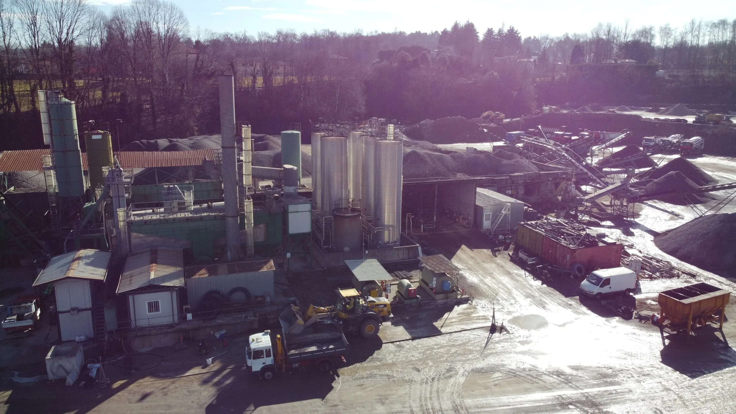 Cantiere con macchinari per l'estrazione