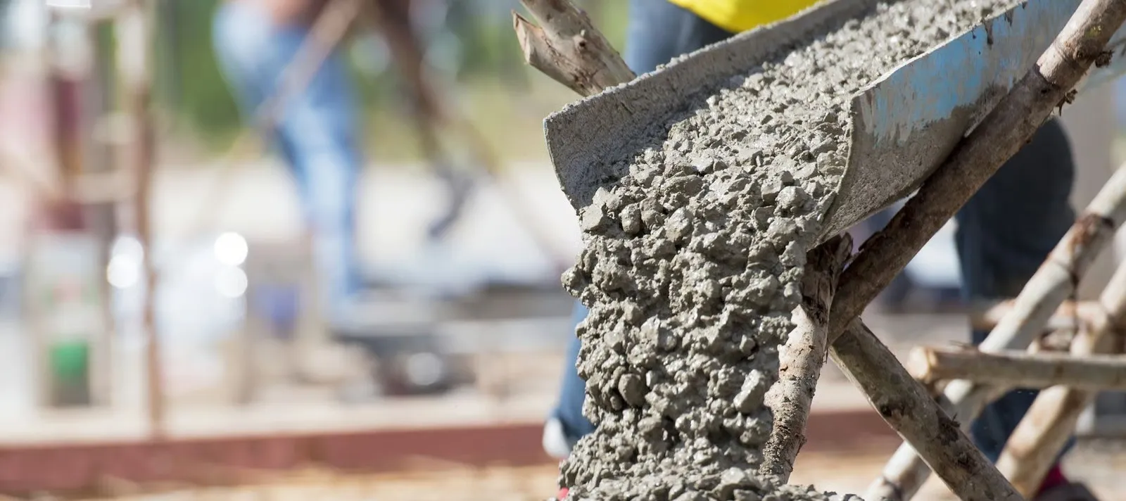 Produzione di calcestruzzo preconfezionato certificato FPC nello stabilimento